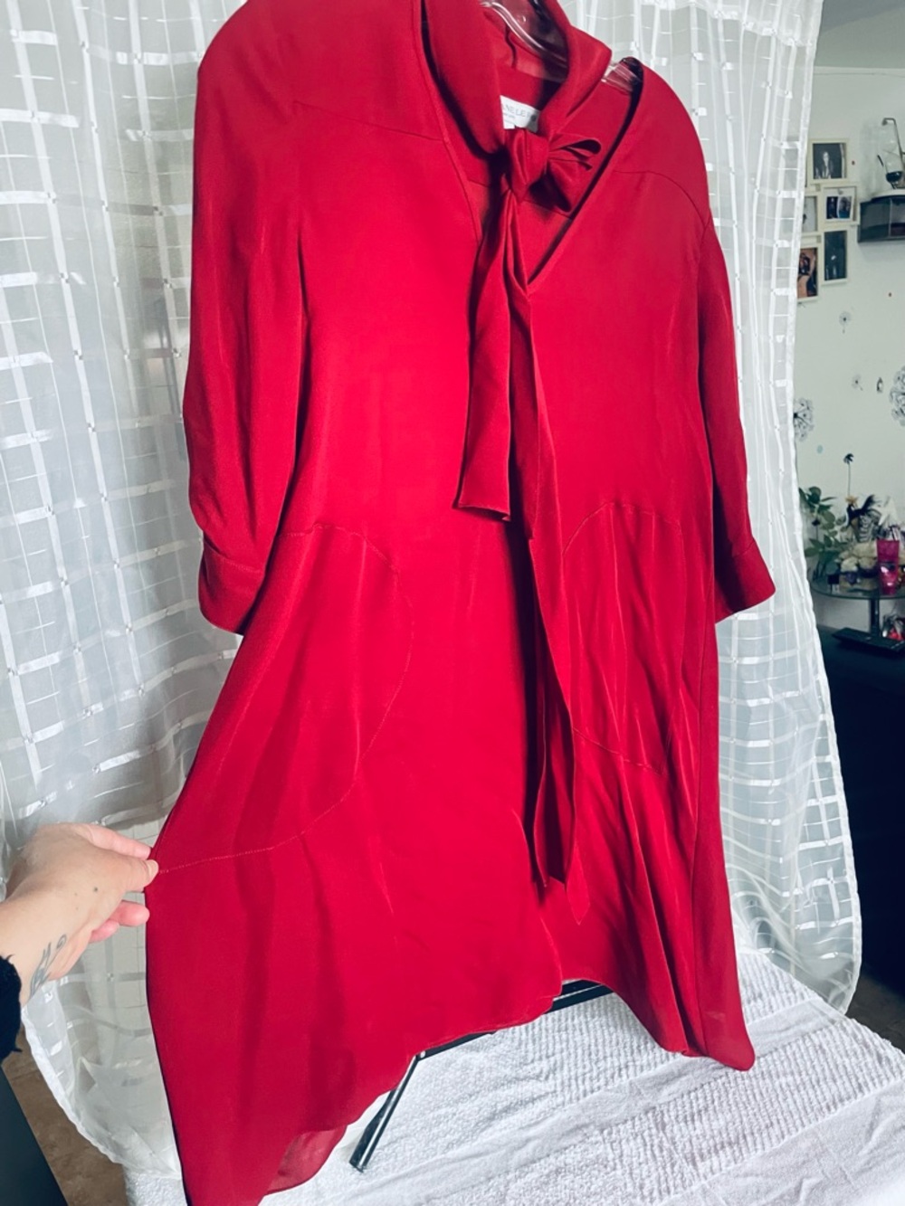 Morgane Le Fay Scarlet Tie-Neck drees chiffon